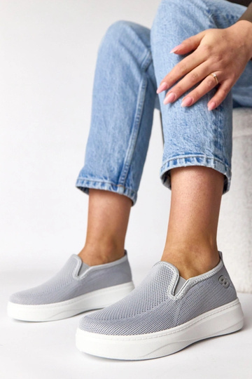 Grijze stoffen sneakers op een platform Céleste