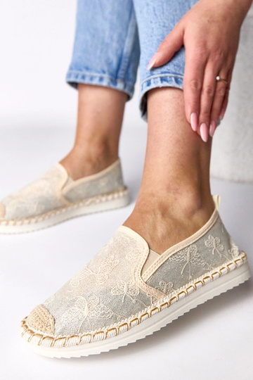 Zandkleurige espadrilles...
