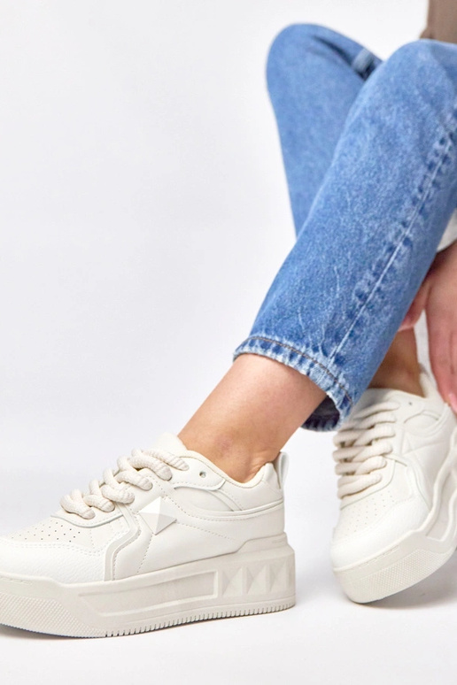 Sandfarbene Sportschuhe mit Plattform...