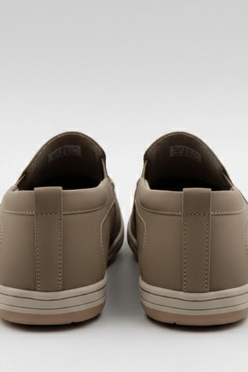 Bruine geperforeerde heren loafers Finn 2
