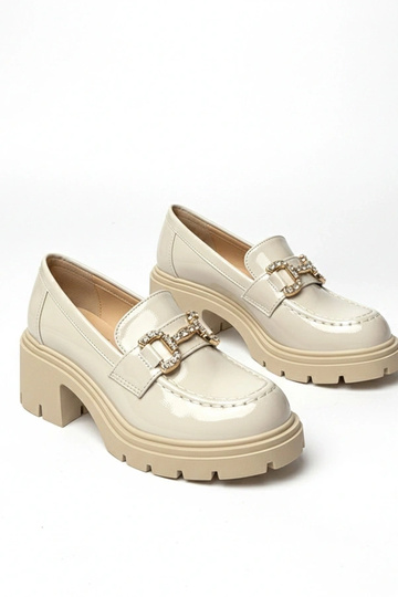 Mocassins beiges laqués... 2