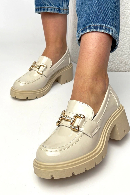 Mocassins beiges laqués avec talon et...