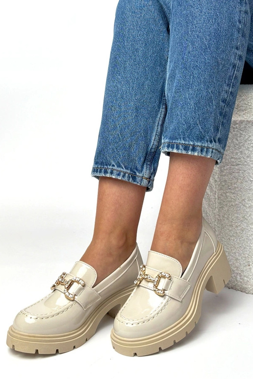 Crème lakloafers met hak en zirconia...