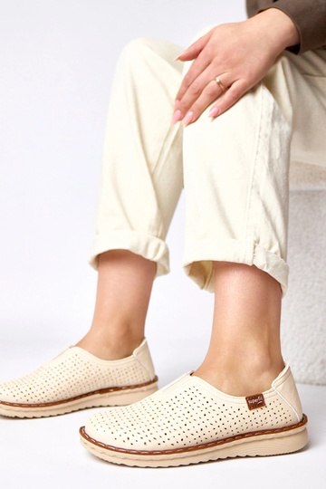 Cremefarbene durchbrochene...