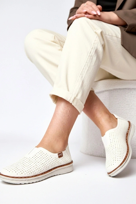 Weiße durchbrochene Halbschuhe Rosa