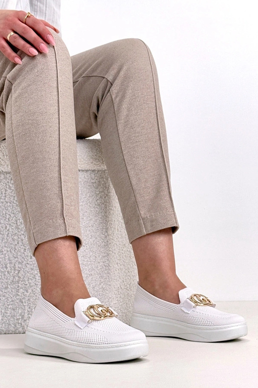 Baskets en tissu blanches avec boucle...