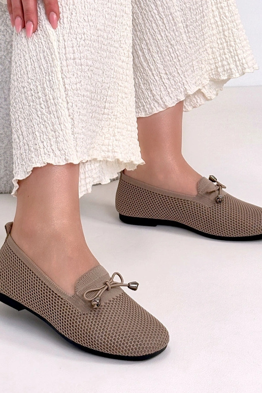 Dunkelsandfarbene Stoff-Mokassins mit...