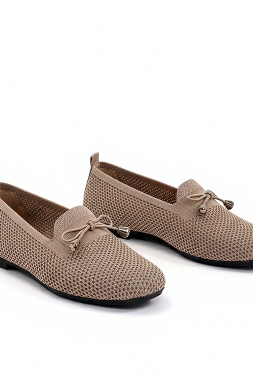 Donkerzandkleurige stoffen mocassins...