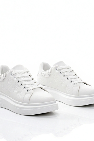 Witte sneakers met veters...