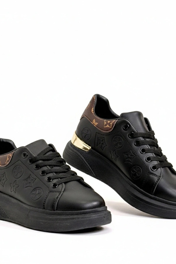 Baskets noires avec lacets... 2