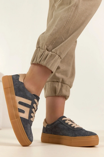 Graue Leder-Sportschuhe mit... 2