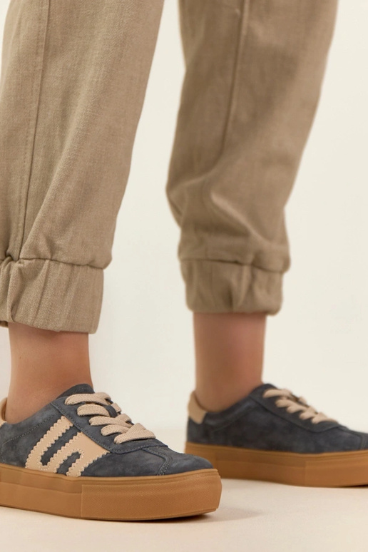 Graue Leder-Sportschuhe mit Plattform...