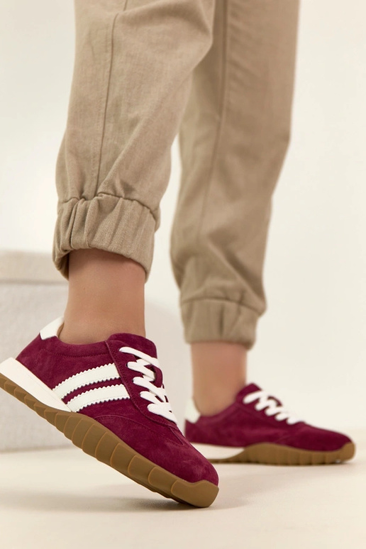 Bordeauxfarbene Leder-Sportschuhe...