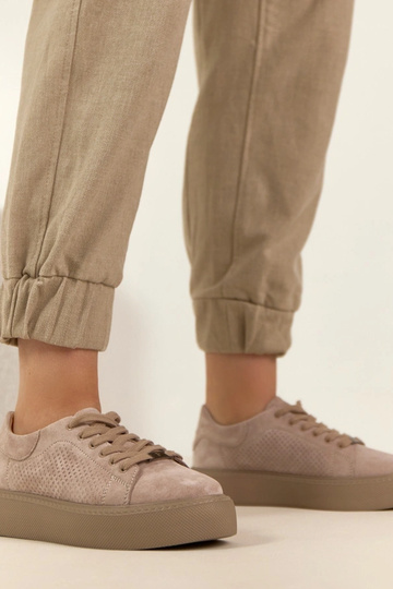 Sandfarbene Leder-Sneaker... 2