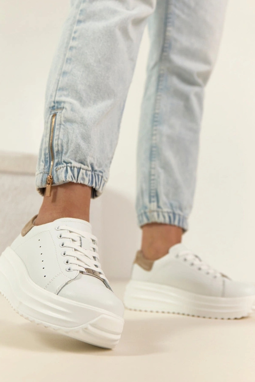 Witte leren sneakers met platform...
