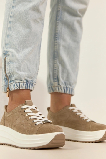 Beige leren sneakers met platform Filippo