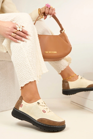 Sandfarbene Lochmuster Halbschuhe Solenne 2