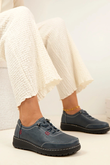 Mocassins ajourés bleu marine Solenne 2