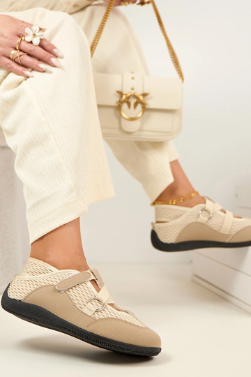 Beige sportliche Ballerinas...