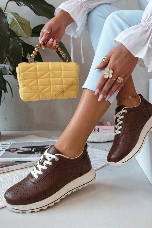 Rode geperforeerde instap sportieve...