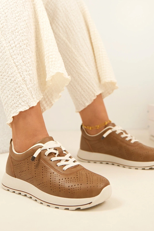 Lichtbruine geperforeerde instap...