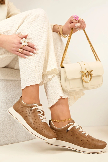 Lichtbruine geperforeerde... 2