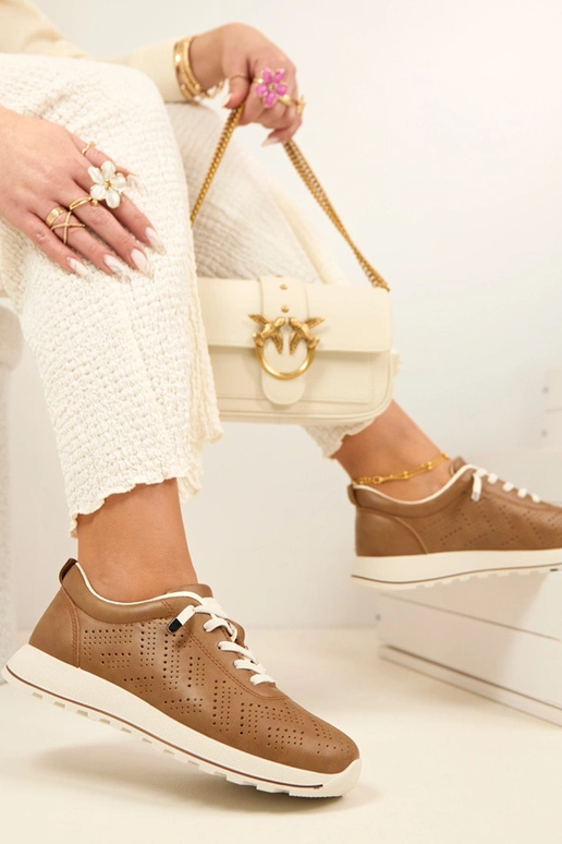 Lichtbruine geperforeerde instap...