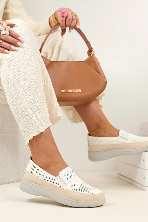 Mocassins ajourés blancs et sable...