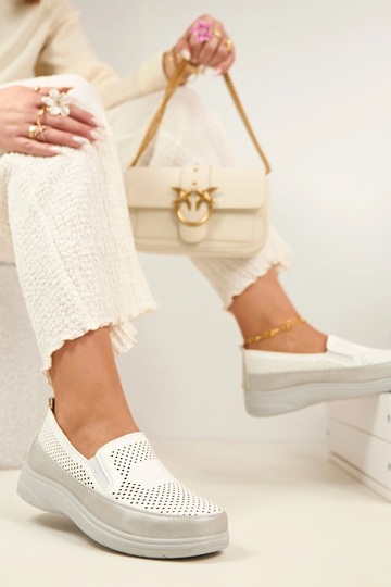 Mocassins ajourés blancs et argentés Aurelle