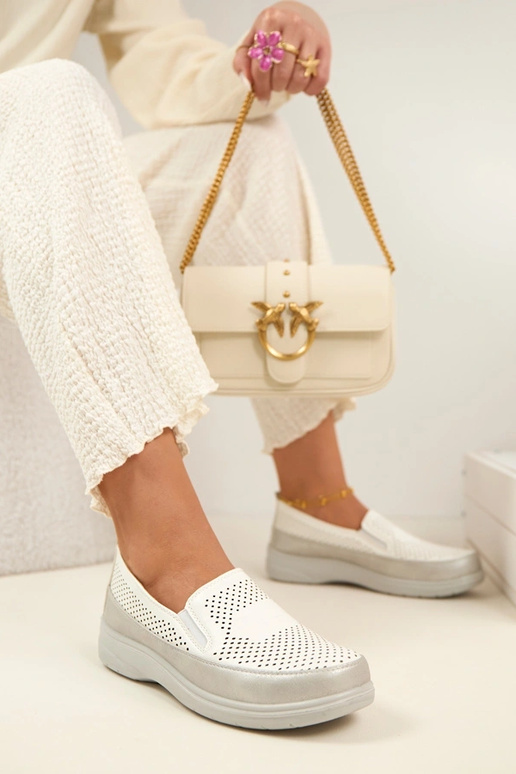 Witte zilveren geperforeerde instap...