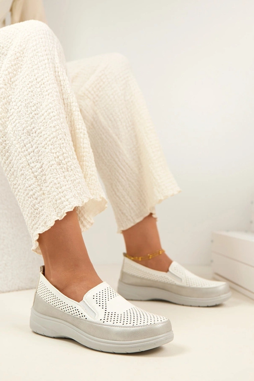 Witte zilveren geperforeerde instap...