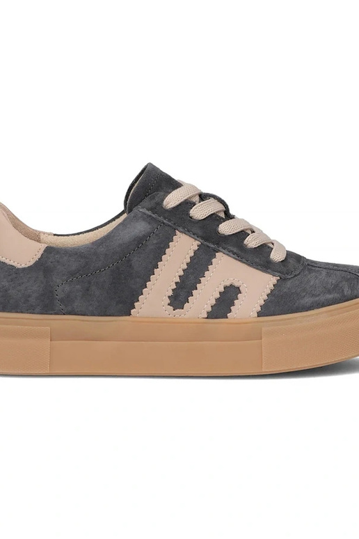 Grijze leren schoenen op platform...