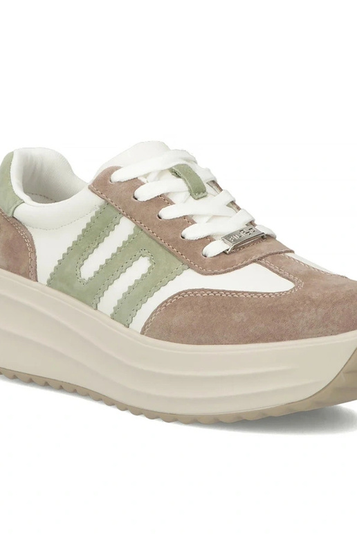 Zandkleurige leren schoenen op...