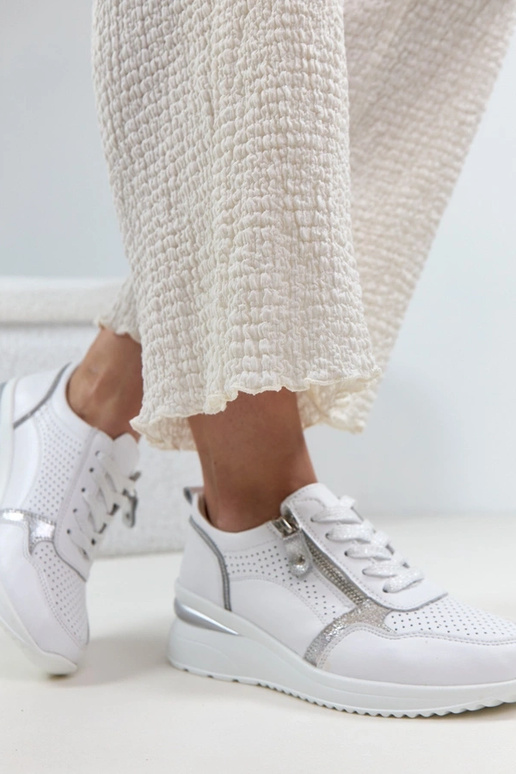 Bottines en cuir blanches avec talon...