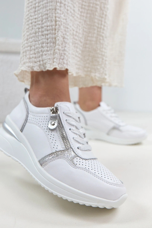 Bottines en cuir blanches avec talon...