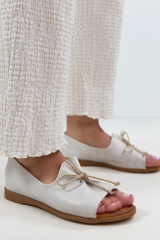 Grau Leder Ballerinas mit offener...