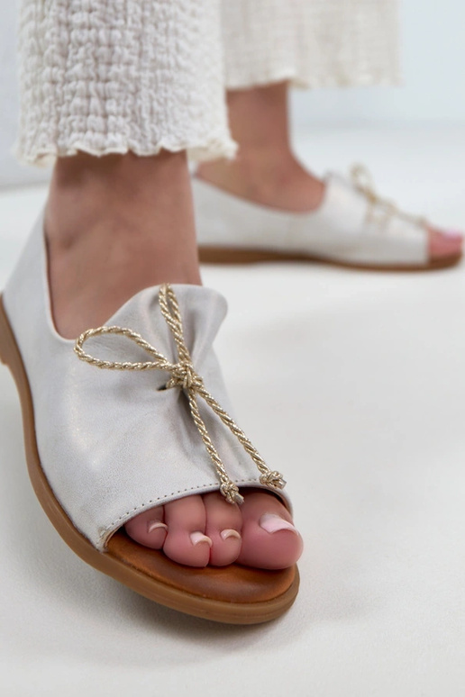 Grau Leder Ballerinas mit offener...