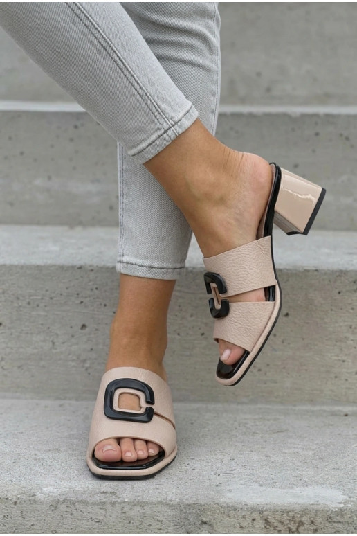 Chaussons femmes avec découpes et boucles sur talons Vinceza 62284 couleur sable