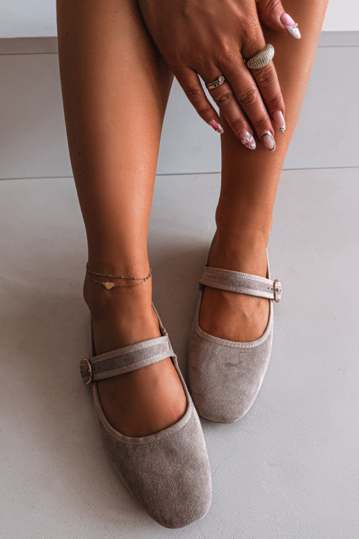 Ballerines avec des sangles I Złotą avec boucles beige Kelisa