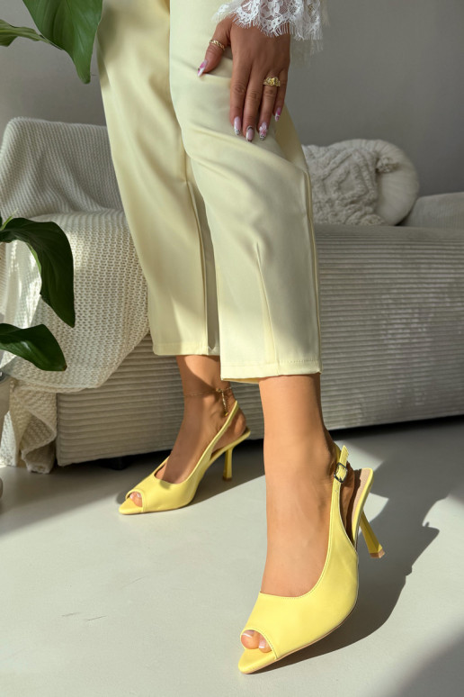 Sandales pour femmes avec des talons fins couleur jaune Sevina