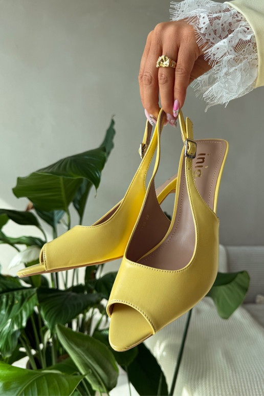Sandales pour femmes avec des talons fins couleur jaune Sevina