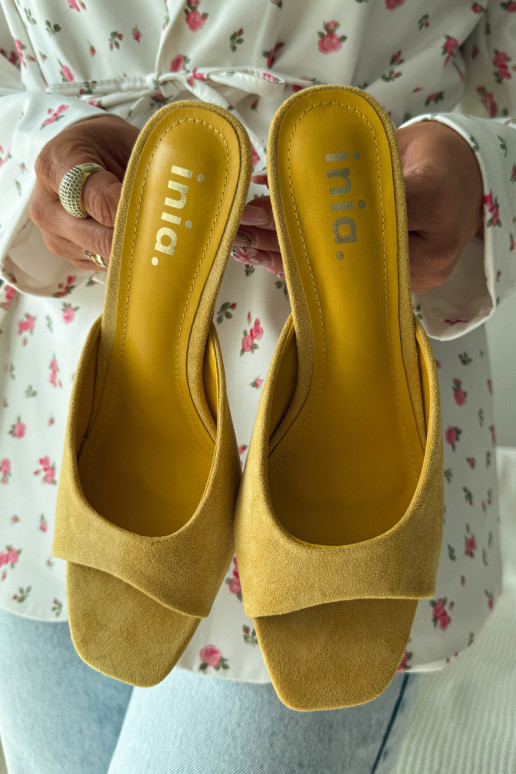 Pantoufles pour femmes Activé Smukłym Obcasie couleur jaune Revina