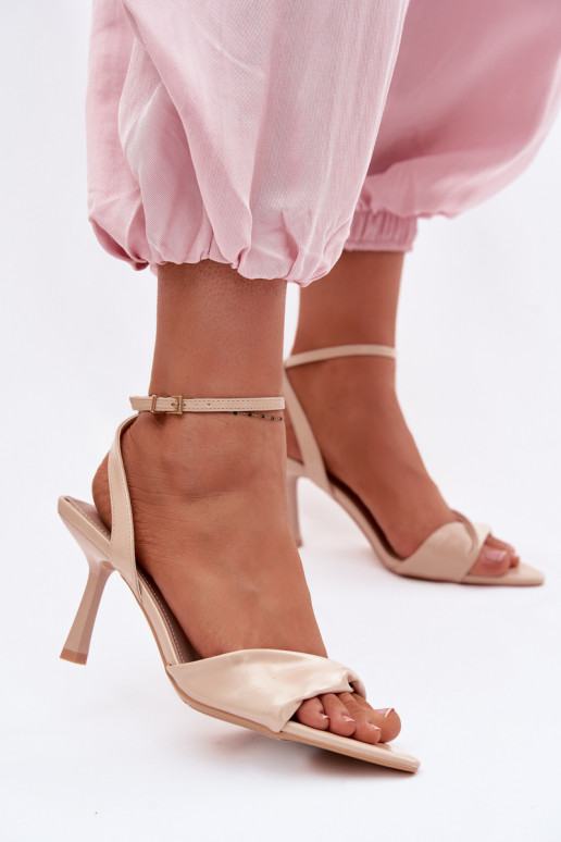 Sandales pour femmes avec des talons fins en cuir écologique beige Sedira