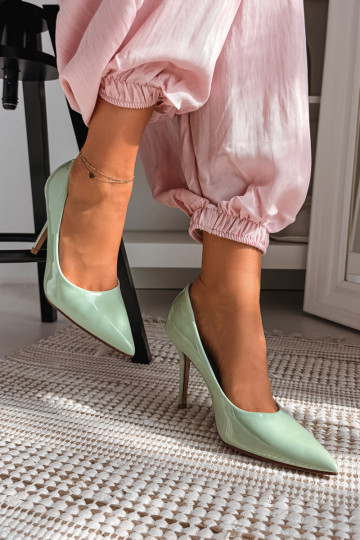 Talons aiguilles vernies classiques en simili cuir vert Odira