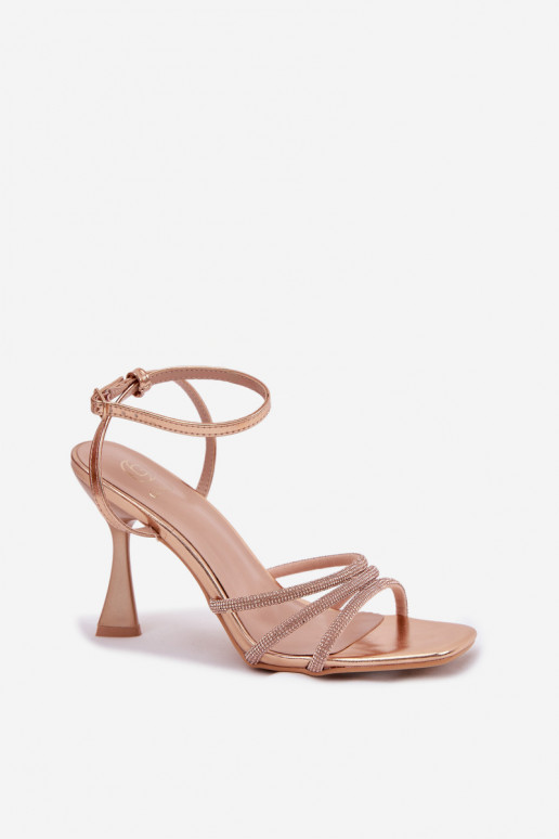 Sandales pour femmes avec des talons Ze Zdobionymi Paskami Szampańskie Gedira