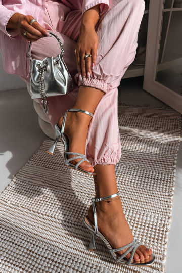 Damen Sandalen mit Absätzen, verziert mit Riemen in Silber Gedira 2
