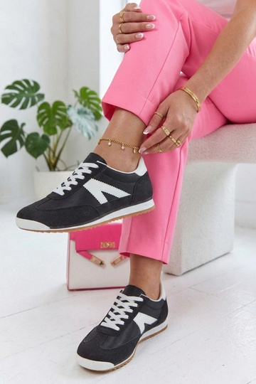 Schwarze Sportschuhe mit... 2