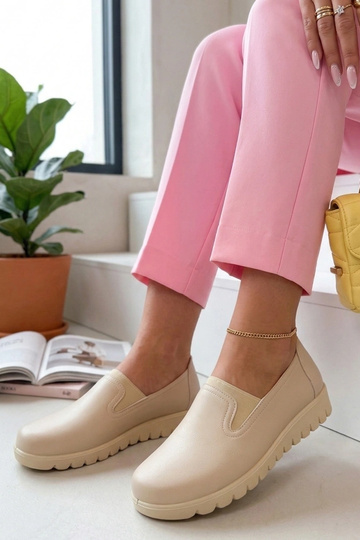 Sandfarbene Halbschuhe mit... 2