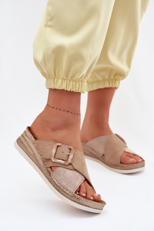 Pantoufles pour femmes avec une plateforme décorer avec boucles Inblu RV000012 marron