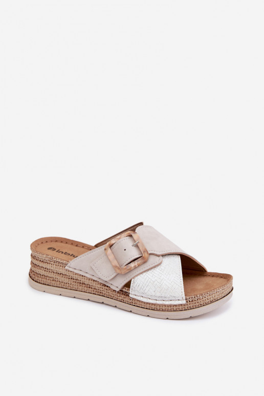 Pantoufles pour femmes avec une plateforme décorer avec boucles Inblu RV000012 couleur ivoire